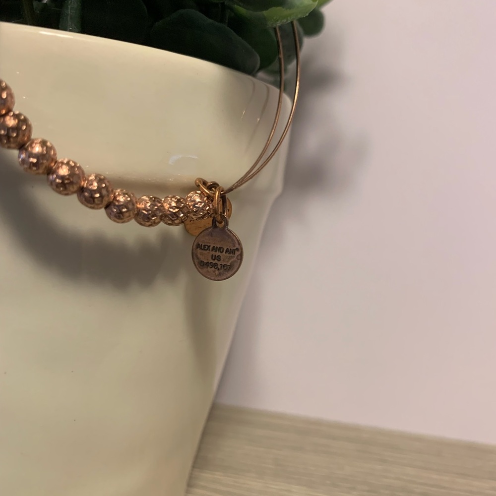 Beautiful Alex & Ani Rafaelian Rose Gold Texted Ball Expandable Bangle - Picture 5 of 9